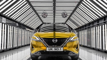 Nissan Qashqai - gold wrapped